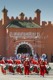 Image du Maroc Professionnelle de  Garde royale devant le palais royal de Marrakech, le 11 Février 2005  (Photo / Abdeljalil Bounhar)